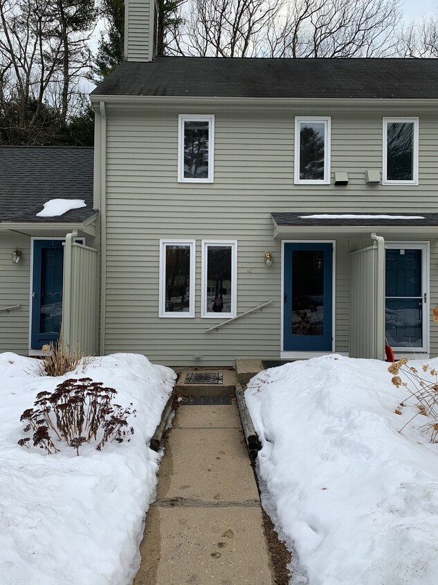 Primary Photo - 12 High Bluff Dr