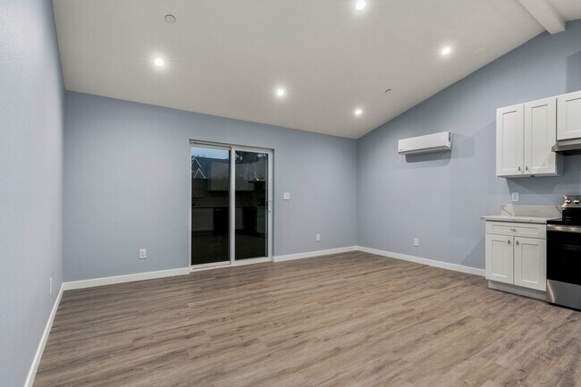 Foto del edificio - 331-335 N Olive St