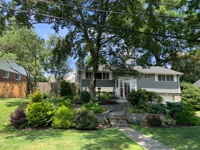 Building Photo - 10400 Farnham Dr