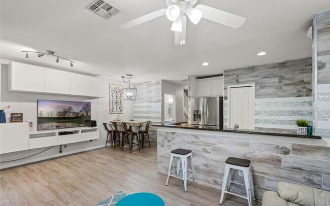 Building Photo - 3156 Via Palma Ln