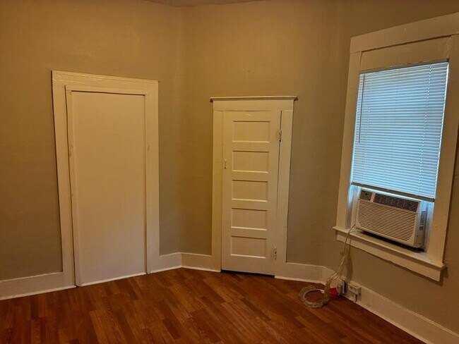 Foto del edificio - 1672 W 2nd St