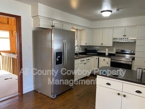 Building Photo - 1514 E Symons St