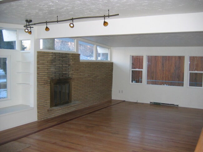 Living room with hardwood floors - 1224 Westward Dr