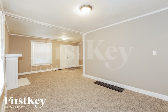 Building Photo - 6220 Tracy Ave