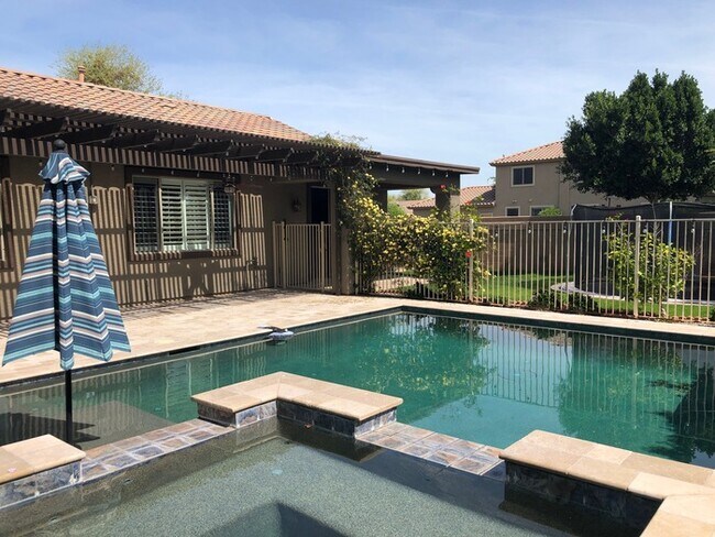 Building Photo - Copper Canyon with POOL!