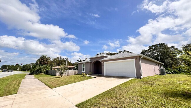 Foto del edificio - Beautiful 4 Bedroom, 2 Bathroom Home in Pa...