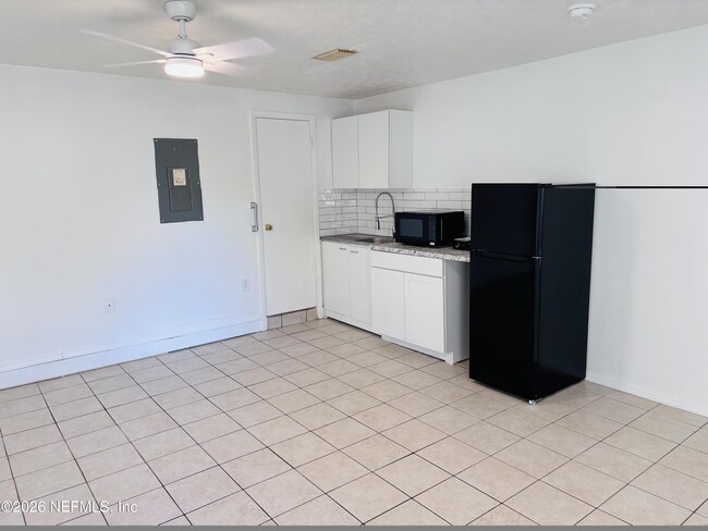 Foto del edificio - 8774 Country Creek Blvd