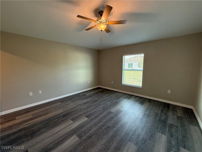 Foto del edificio - 200 NW 11th St
