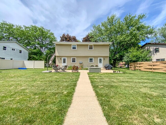 Back of House - 1825 Oakdale Dr