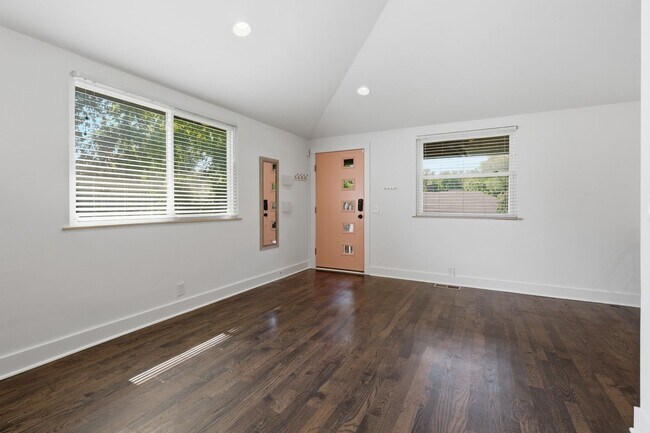 Building Photo - 1147 Cahal Ave