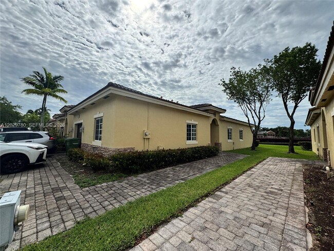 Foto del edificio - 3384 NE 11th Dr