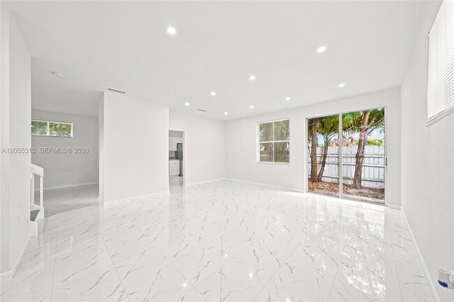 Foto del edificio - 8684 NW 1st St