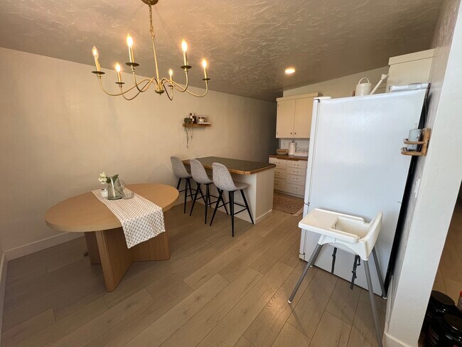 Building Photo - 1451 Lynnwood Ave