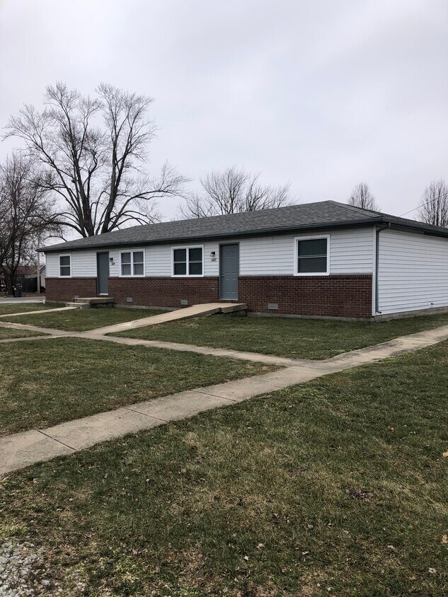 Primary Photo - 1225 E Third St