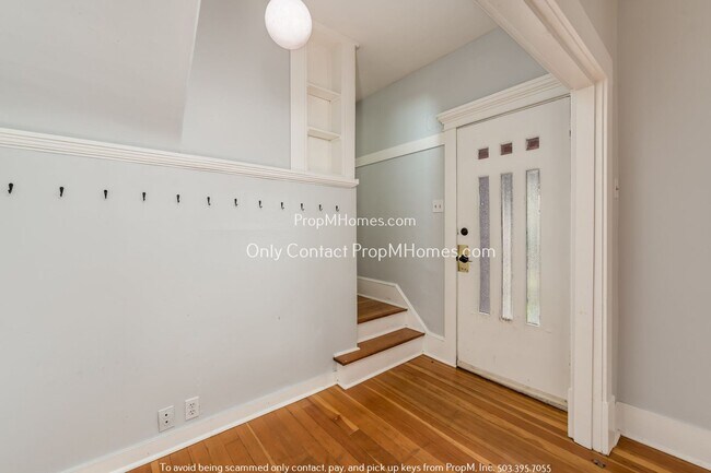 Foto del edificio - Character & Convenience: Your Montavilla D...