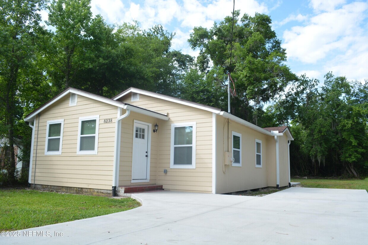 Foto principal - 8238 Dekle Ave