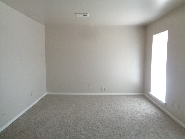 Foto del edificio - 5502 Deep Forest Dr