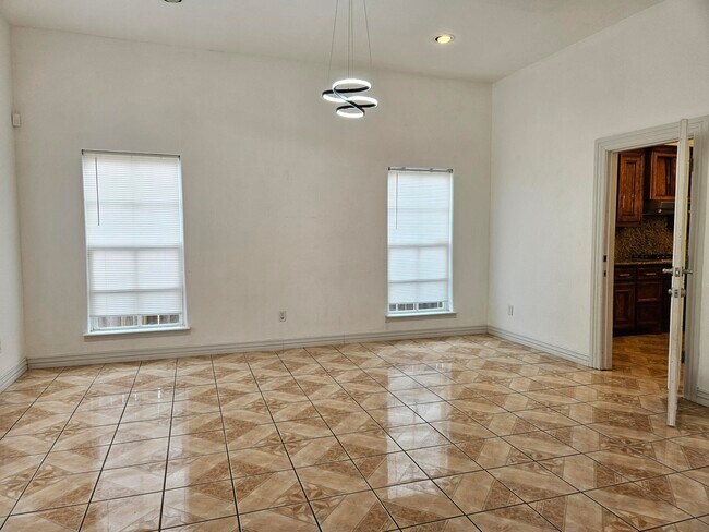 Foto del edificio - 5027 Creekmont Dr