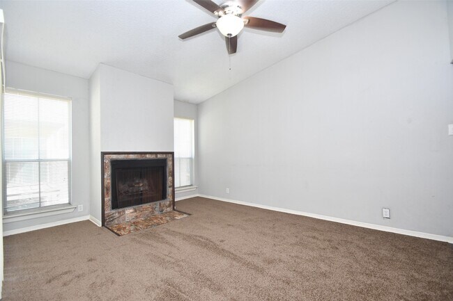 Foto del edificio - 700 Thicket Ln