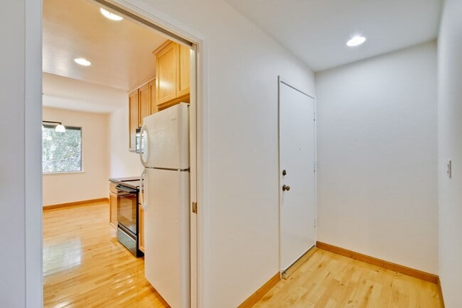 Building Photo - Very Spacious 2BR 2BA Condo in the Heart o...