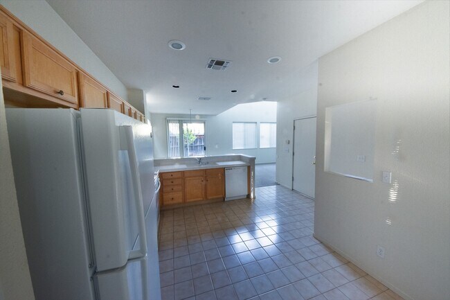 Kitchen - 25556 Brookshire Dr
