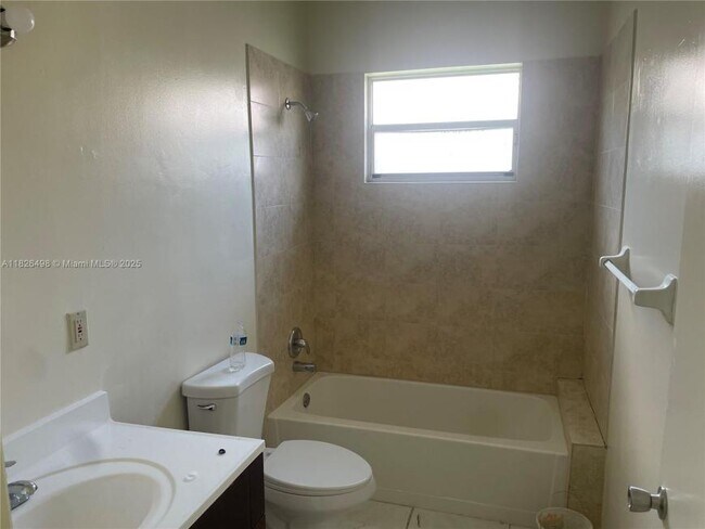 Building Photo - 3 bedroom in Hallandale FL 33009