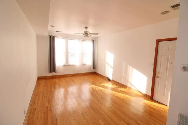 Foto del edificio - 1202 W Huron St
