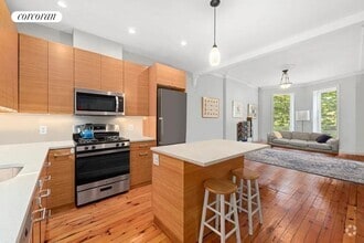 Building Photo - 402 2nd St