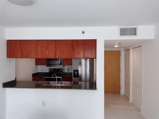 Foto del edificio - 1200 Brickell Bay Dr