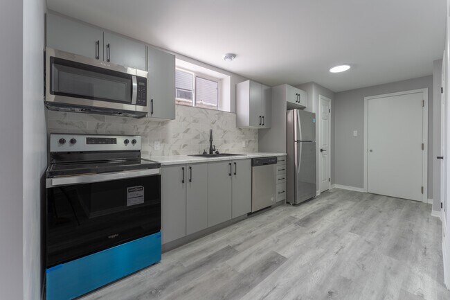 Building Photo - Renovated | 1  Bedroom, 1 Bath