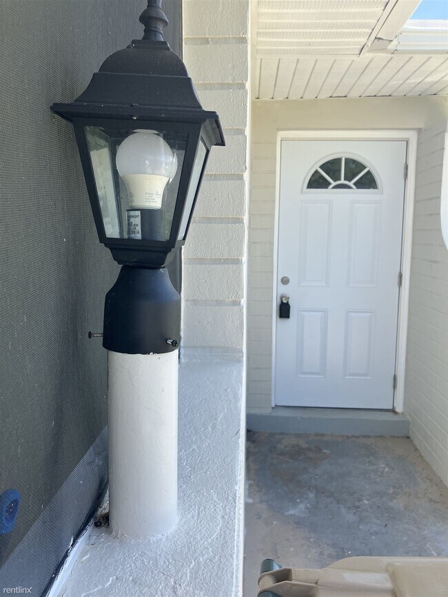 Foto del edificio - 2 br, 1 bath Duplex - 5774 Gallatin Lane