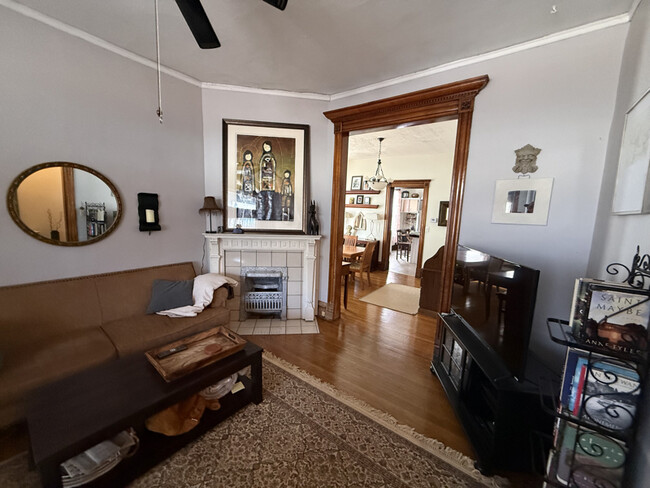 Building Photo - 800 Hague Ave