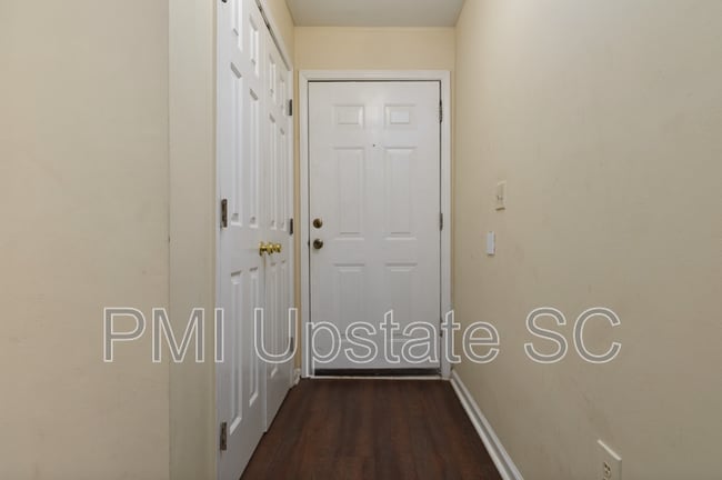 Building Photo - 111 Charlestowne Way