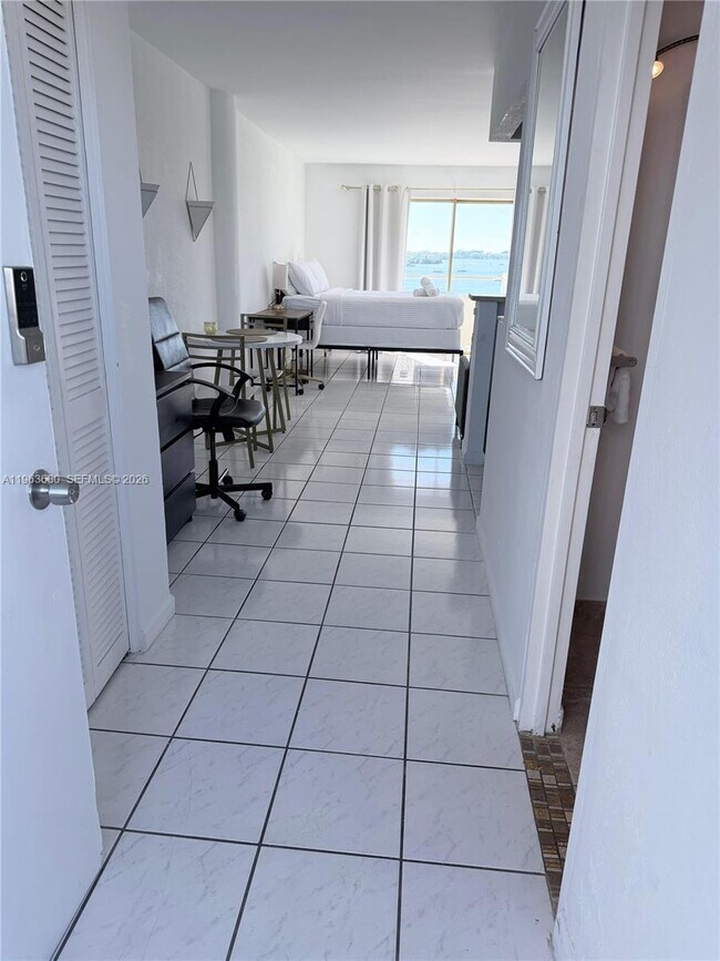 Foto del edificio - 7904 West Dr