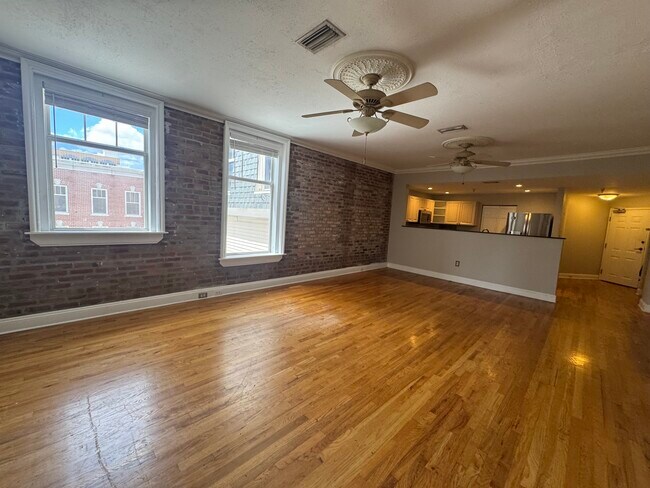 Foto del edificio - 215 Central Ave