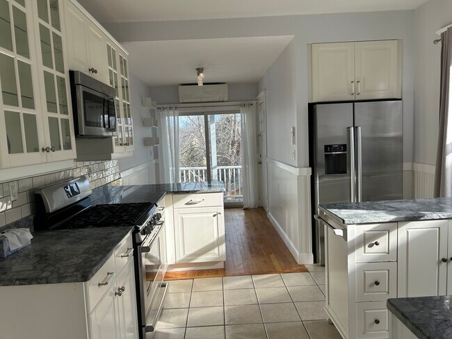 Building Photo - 69 Standish St