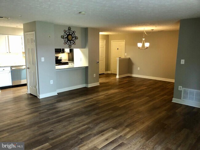 Building Photo - 609 Admiral Dr