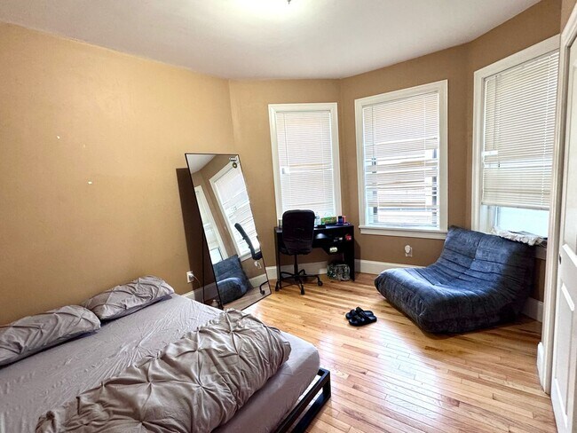 Building Photo - WOW!  MODERN 4 BED/2 BATH IN BRIGHTON - CENTRAL AIR, LAUNDRY IN-UNIT