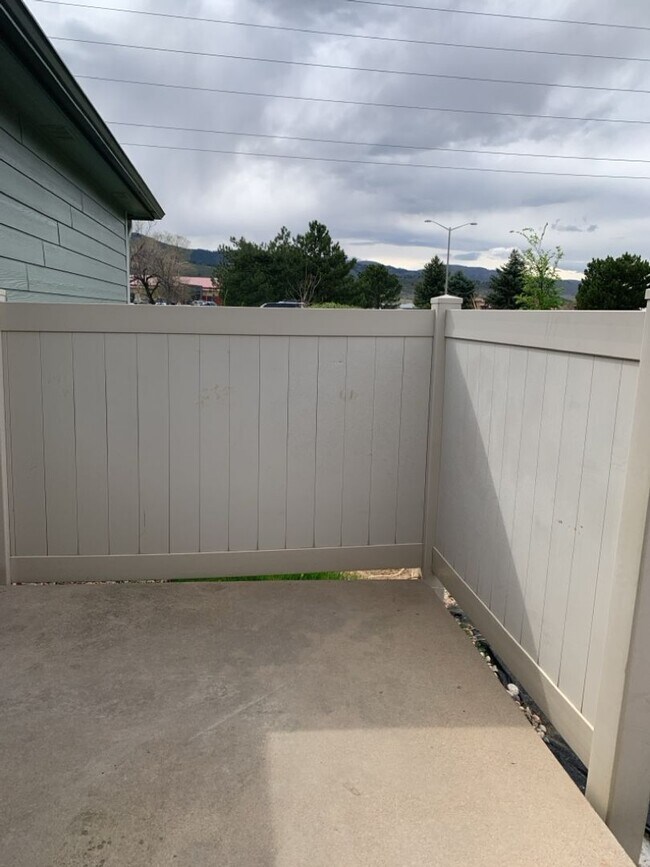 Foto del edificio - 3 Bed, 2 Bath Duplex in West Fort Collins close to Foothills