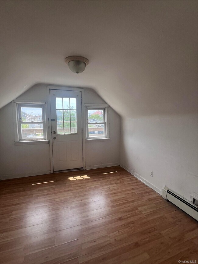 Foto del edificio - 225 E Market St