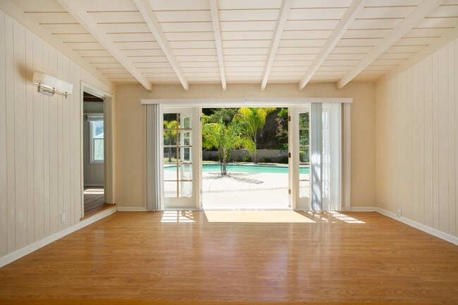 Foto del edificio - 4130 Hayvenhurst Ave