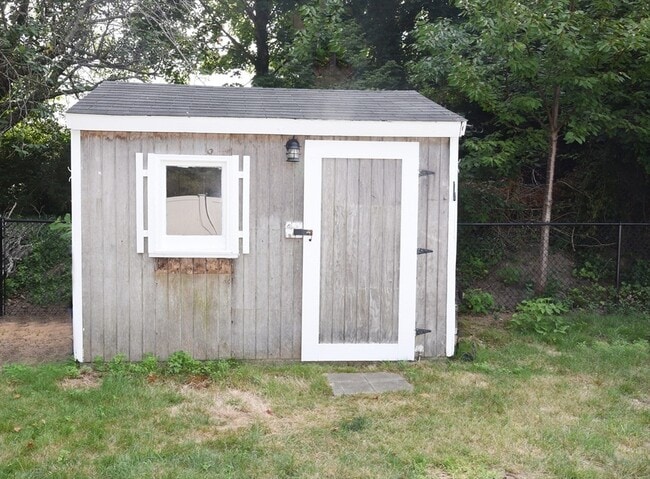 Building Photo - 18 Gould Rd