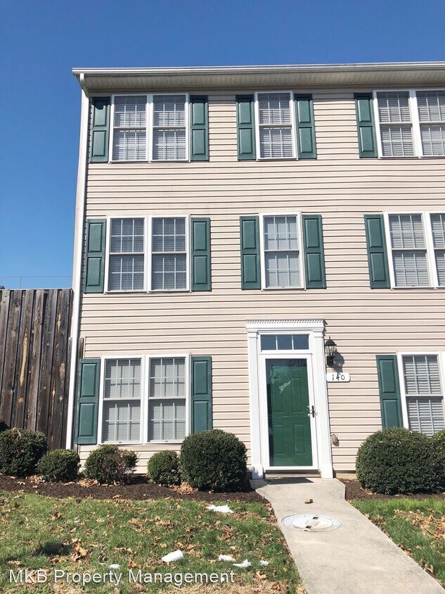 3 br, 2.5 bath House 140 Gretchen Ct. House Rental in Vinton, VA