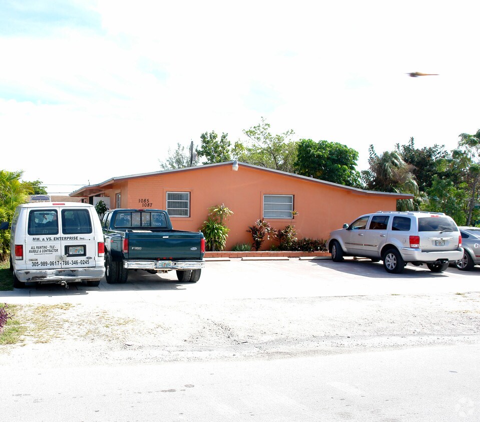 Building Photo - 1085 SW 79th Ave