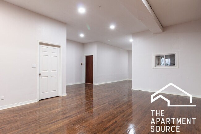Foto del edificio - 3345 N Clark St