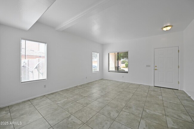 Building Photo - 605 W Latona Rd
