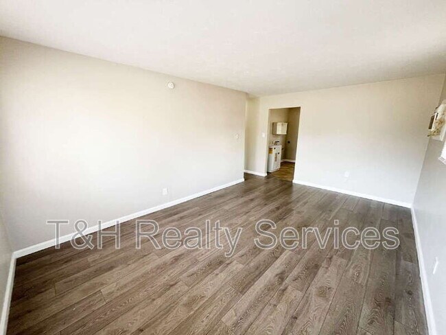 Building Photo - 5048 Hardegan St