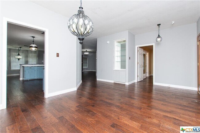 Foto del edificio - 3003 Oakwood Dr