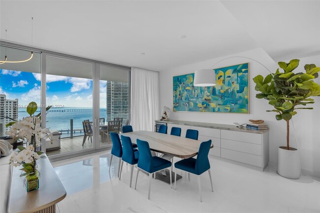 Foto del edificio - 300 Biscayne Boulevard Way