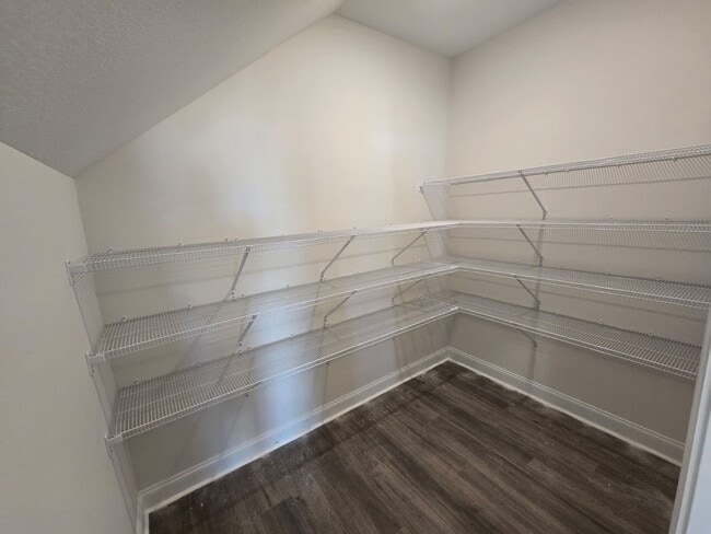 Building Photo - 505 N Halifax Ct